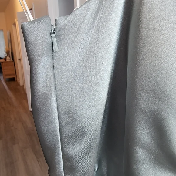 Robe - Picture 6 of 7